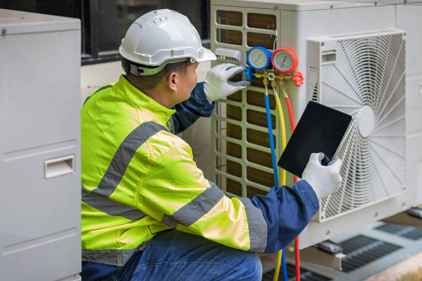Professional Hvac technician working in Redford, MI
